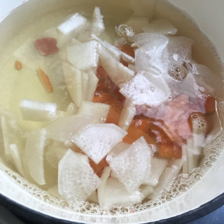 裙带菜萝卜虾肉汤的做法步骤：7