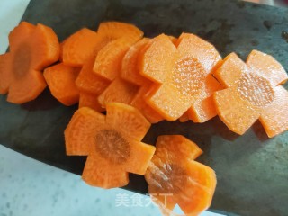 烤肠鸡蛋沙拉的做法步骤：3