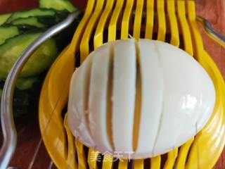 烤肠鸡蛋沙拉的做法步骤：4