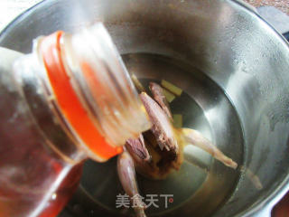 铁棍山药鸽子汤的做法步骤：4