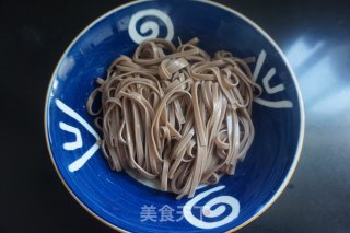 鱼香肉丝荞麦冷面的做法步骤：16