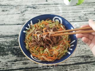 鱼香肉丝荞麦冷面的做法步骤：23