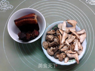 酱香菌菇腊肉夏巴塔的做法步骤：1