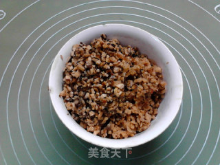 酱香菌菇腊肉夏巴塔的做法步骤：3