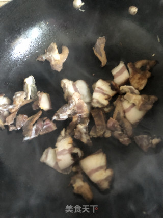 青椒炒腊肉的做法步骤：2