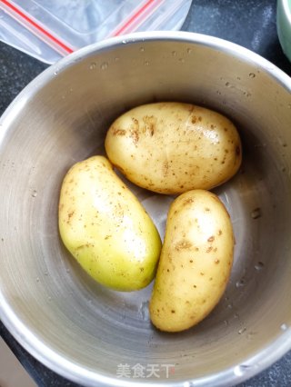 土豆鲜虾沙拉的做法步骤：1