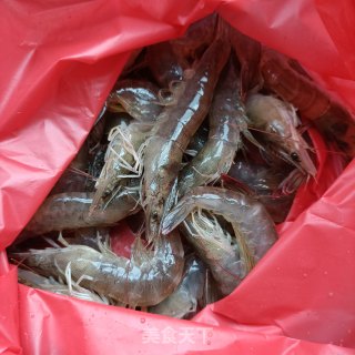 吐司鲜虾沙拉的做法步骤：1