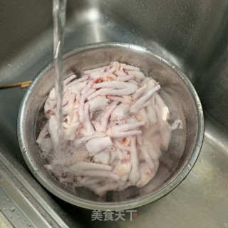 百香果柠檬鸡爪的做法步骤：1