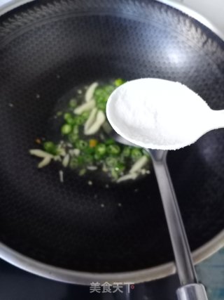 酸豆角炒肉末的做法步骤：5