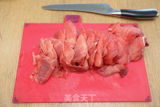 蒸牛肉豆腐金针菇的做法步骤：2