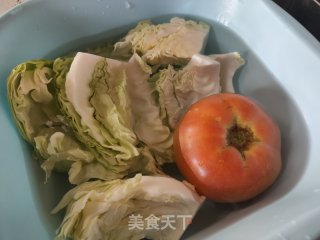 西红柿圆白菜炒鸡蛋的做法步骤：1