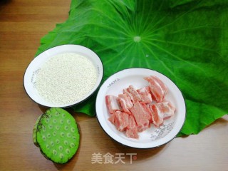 李子柒同款夏日美食～荷香糯米排骨饭的做法步骤：1