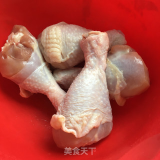 菌菇烧鸡腿的做法步骤：1