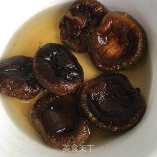 菌菇烧鸡腿的做法步骤：3