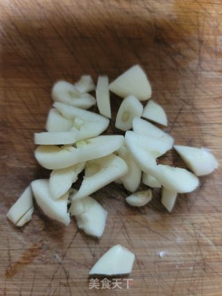 清炒手撕包菜的做法步骤：2