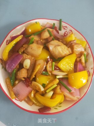 菜椒洋葱炒五花肉的做法步骤：6