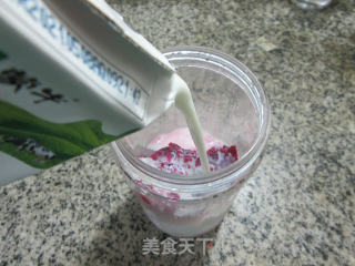 牛奶火龙果棒冰的做法步骤：4