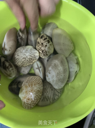 蛤蜊娃娃菜的做法步骤：1