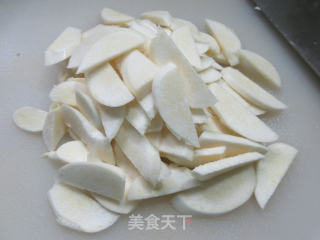 六月黄炒茭白的做法步骤：3