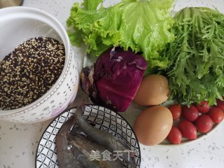 藜麦虾仁蔬菜沙拉的做法步骤：1