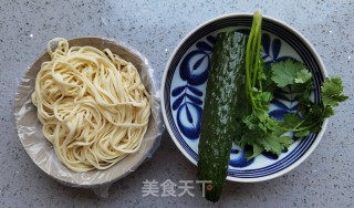 酸辣凉拌面的做法步骤：1