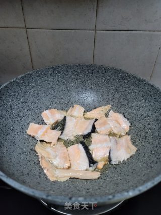 香煎三文鱼骨的做法步骤：3
