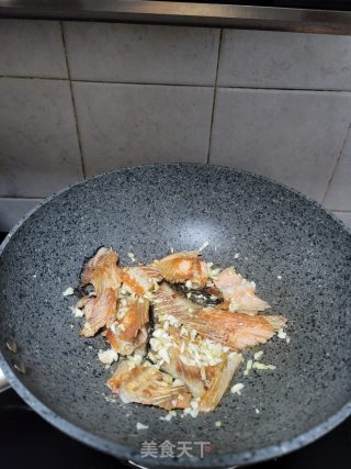 香煎三文鱼骨的做法步骤：5