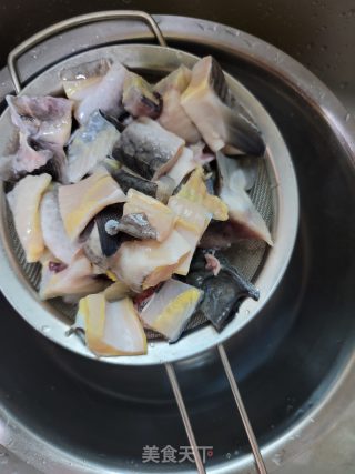 炸鲟龙鱼骨的做法步骤：3