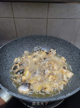 炸鲟龙鱼骨的做法步骤：9