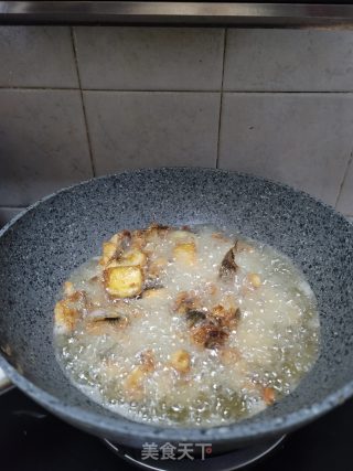 炸鲟龙鱼骨的做法步骤：11