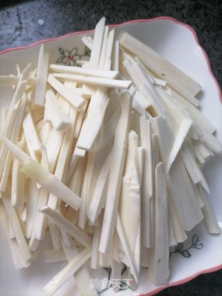 茭白炒肉片的做法步骤：1