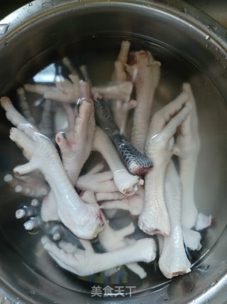 酱油鸡爪的做法步骤：1