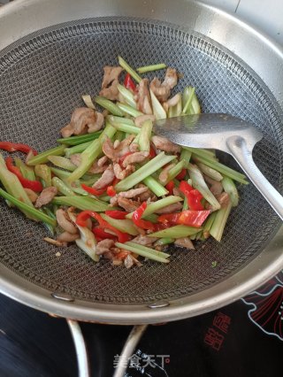 猪肉炒西芹的做法步骤：12