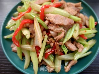 猪肉炒西芹的做法步骤：15