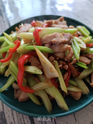 猪肉炒西芹的做法步骤：16