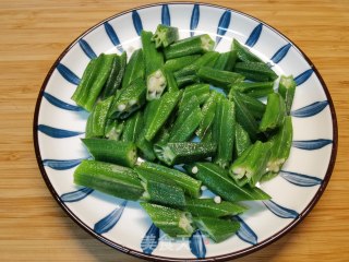 酸辣爽口，开胃解馋～秋葵拌虾球的做法步骤：4