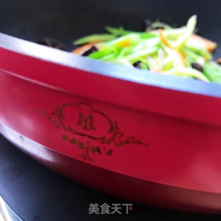 芹菜炒小木耳的做法步骤：6