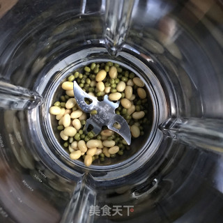 黄豆杏仁奶的做法步骤：3