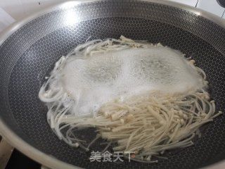 金针木耳豆腐汤的做法步骤：2