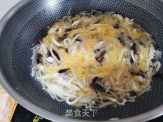 金针木耳豆腐汤的做法步骤：7