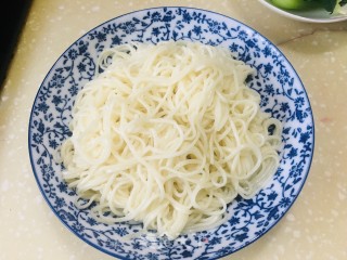 家庭版凉面的做法步骤：4