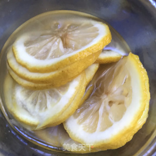 草莓蜂蜜柠檬茶的做法步骤：1