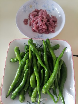 辣椒炒肉的做法步骤：1