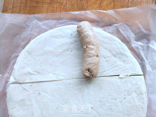 手抓饼牛肉肠热狗的做法步骤：3