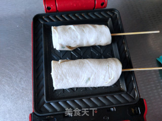 手抓饼牛肉肠热狗的做法步骤：5