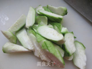 鸡胸肉炒丝瓜的做法步骤：3