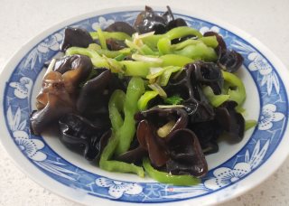 柿椒炒木耳的做法步骤：5