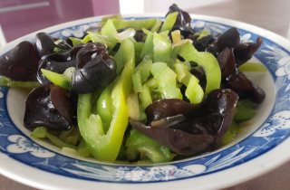 柿椒炒木耳的做法步骤：6