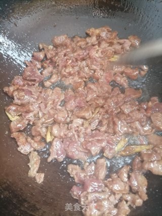 小炒牛肉的做法步骤：3
