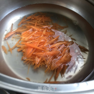 黄瓜粉丝拌豆皮的做法步骤：3